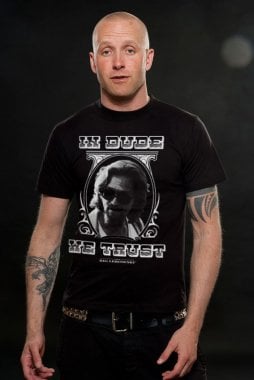In Dude We Trust t-shirt modell
