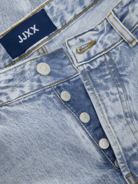 Ljusblå straight fit jeans dam 3